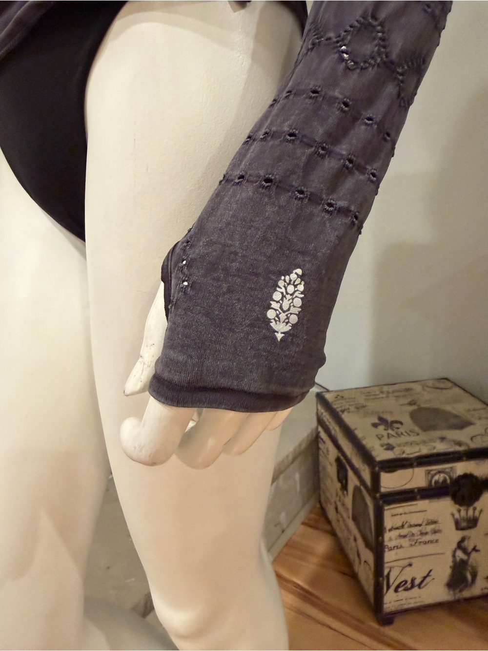 FP Movement Washed Black Hooded Long Sleeve Fitted Performance Thumbholes NWOT - Picture 16 of 16